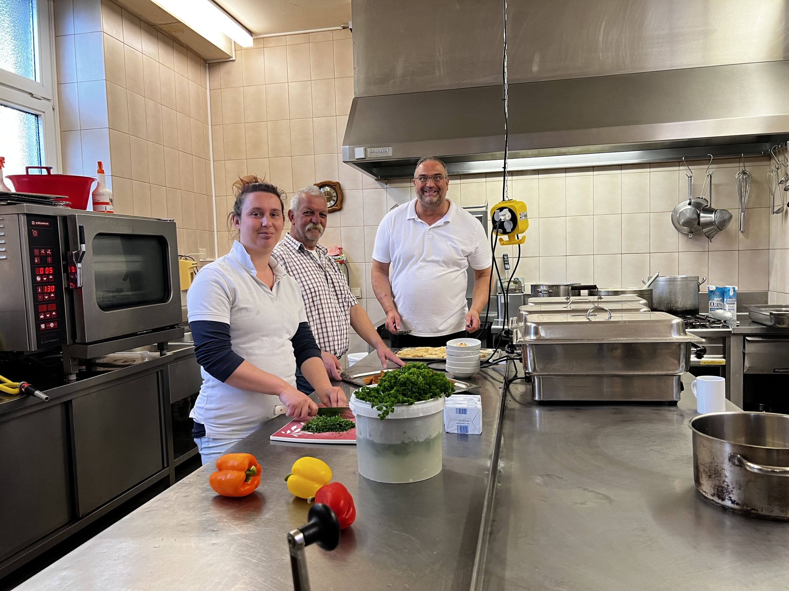 Das Team im Café Lichtblick versorgt Bedürftige mit leckeren Mahlzeiten